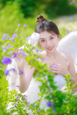 小芳乳峰乱颤娇喘连连A片